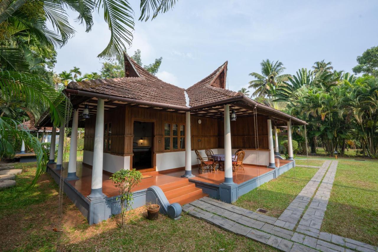 Ama Stays & Trails, Pathiramanal Villa Alappuzha ภายนอก รูปภาพ